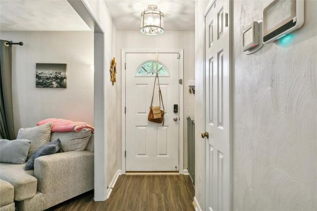 221 Commodore DR, Hampton, VA 23669