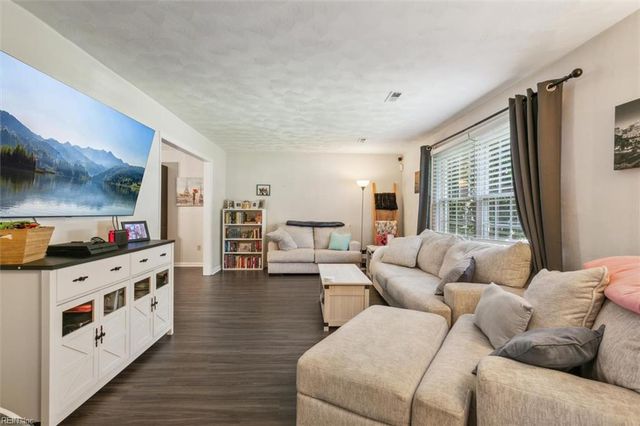 221 Commodore DR, Hampton, VA 23669