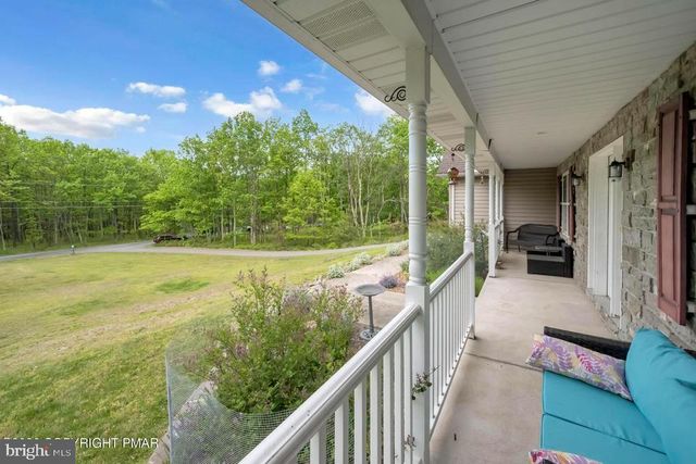 194 TUMBLEWEED DR, Effort, PA 18330