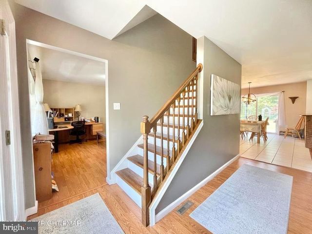 194 TUMBLEWEED DR, Effort, PA 18330