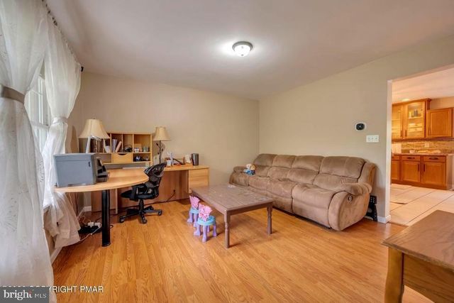194 TUMBLEWEED DR, Effort, PA 18330