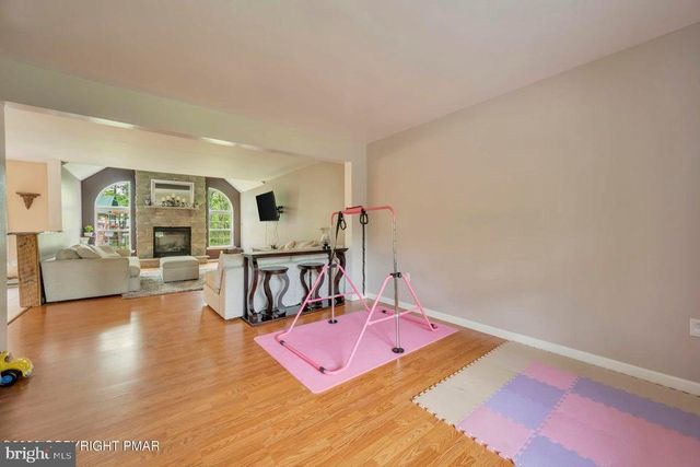 194 TUMBLEWEED DR, Effort, PA 18330