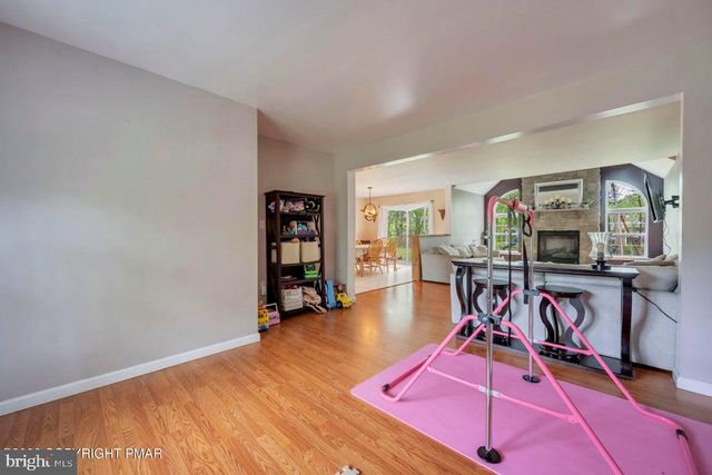 194 TUMBLEWEED DR, Effort, PA 18330