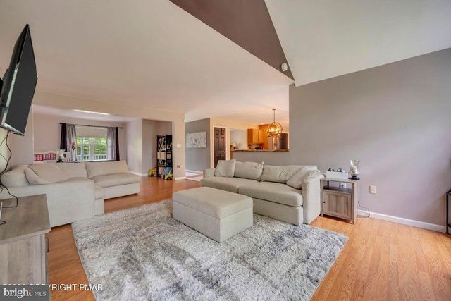 194 TUMBLEWEED DR, Effort, PA 18330