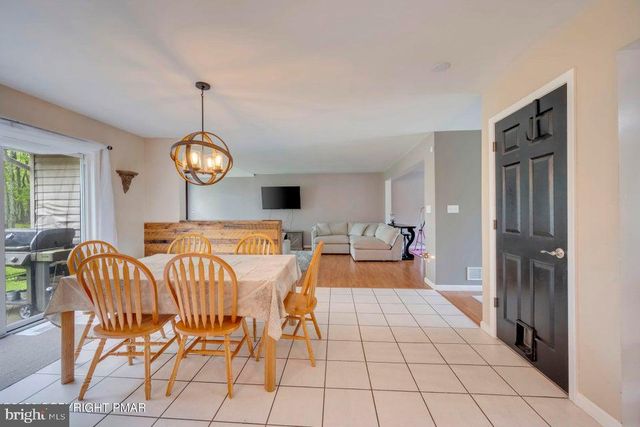 194 TUMBLEWEED DR, Effort, PA 18330