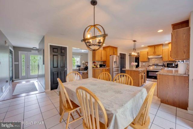 194 TUMBLEWEED DR, Effort, PA 18330