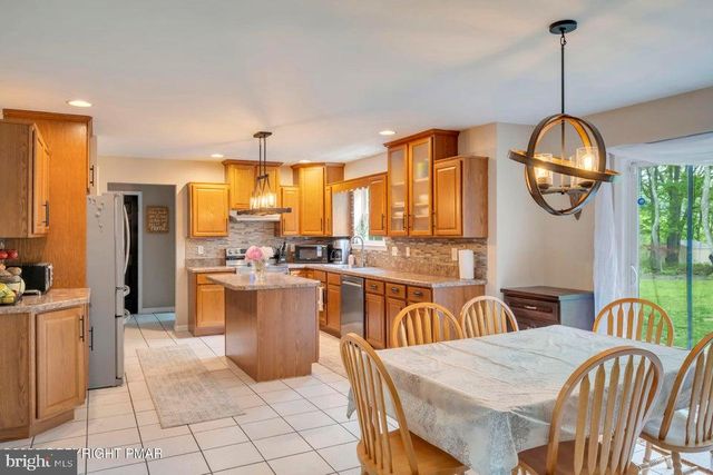 194 TUMBLEWEED DR, Effort, PA 18330