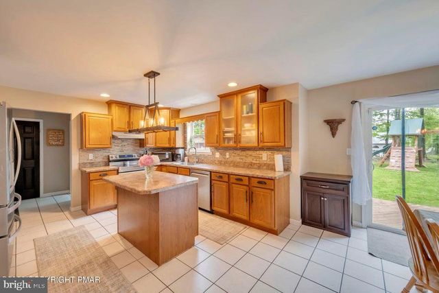 194 TUMBLEWEED DR, Effort, PA 18330