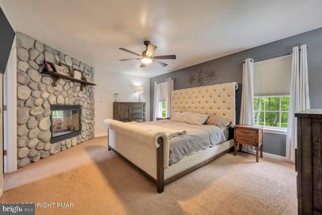 194 TUMBLEWEED DR, Effort, PA 18330