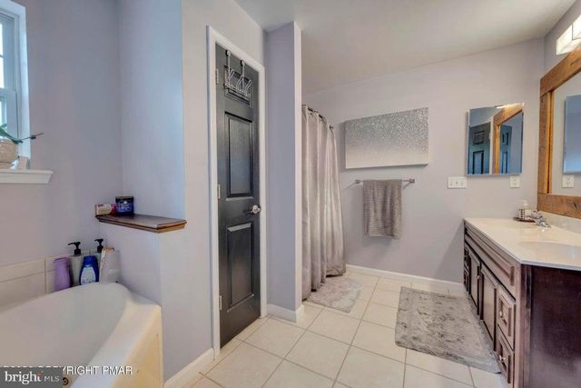 194 TUMBLEWEED DR, Effort, PA 18330