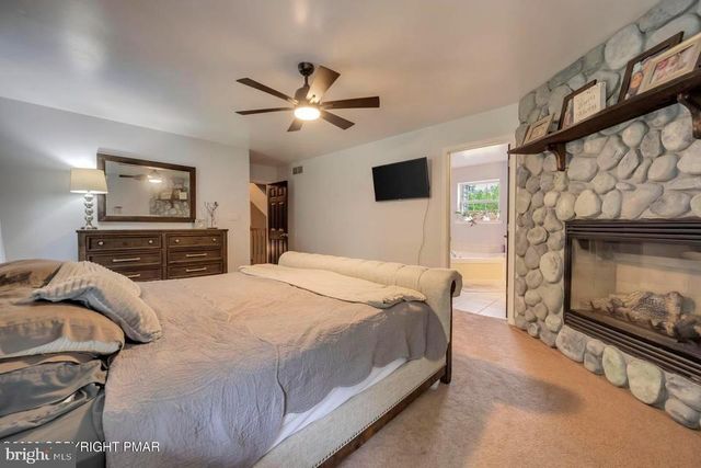 194 TUMBLEWEED DR, Effort, PA 18330