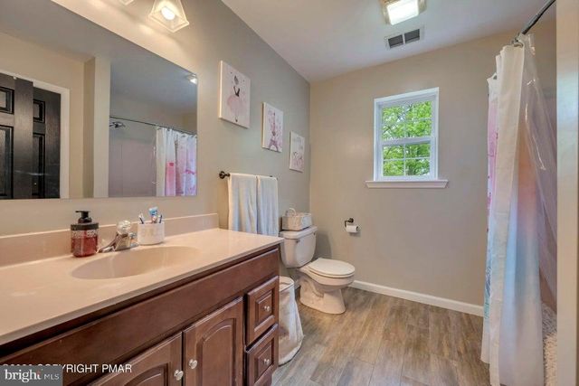 194 TUMBLEWEED DR, Effort, PA 18330