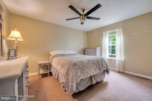 194 TUMBLEWEED DR, Effort, PA 18330