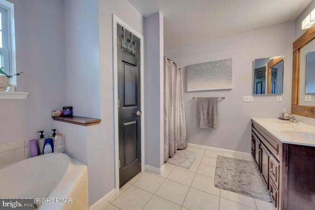 194 TUMBLEWEED DR, Effort, PA 18330