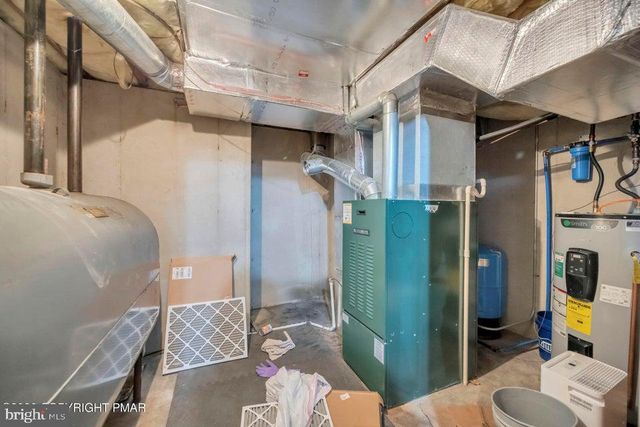 194 TUMBLEWEED DR, Effort, PA 18330