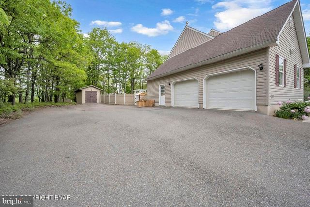 194 TUMBLEWEED DR, Effort, PA 18330