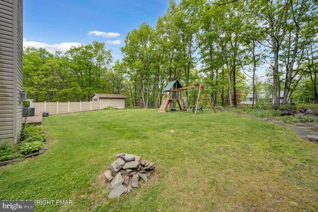 194 TUMBLEWEED DR, Effort, PA 18330