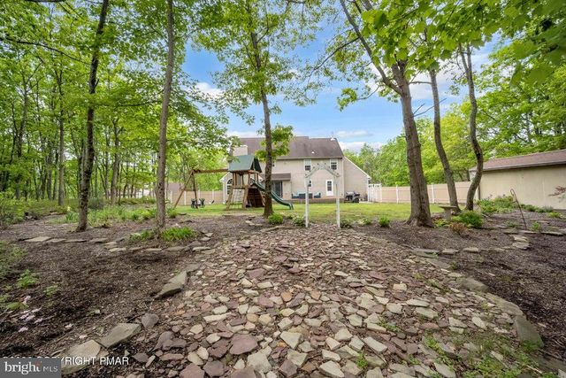 194 TUMBLEWEED DR, Effort, PA 18330