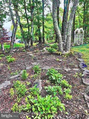 194 TUMBLEWEED DR, Effort, PA 18330