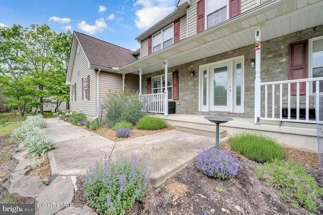194 TUMBLEWEED DR, Effort, PA 18330