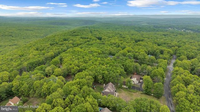 194 TUMBLEWEED DR, Effort, PA 18330