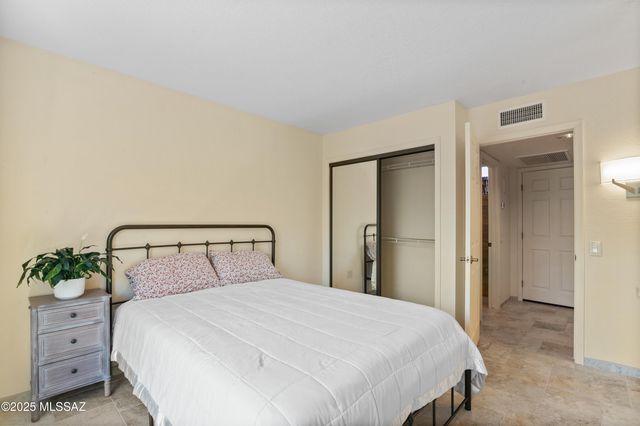 14006 N Green Tree Drive, Oro Valley, AZ 85755