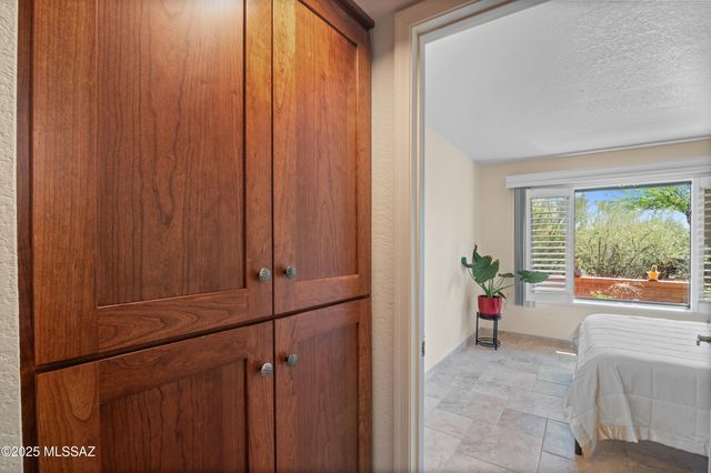 14006 N Green Tree Drive, Oro Valley, AZ 85755