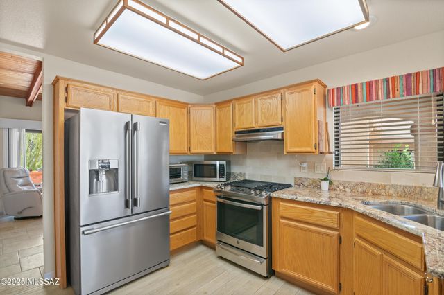 14006 N Green Tree Drive, Oro Valley, AZ 85755