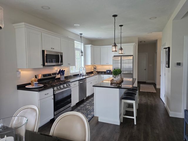 10 Wisteria Ln, Maynard, MA 01754