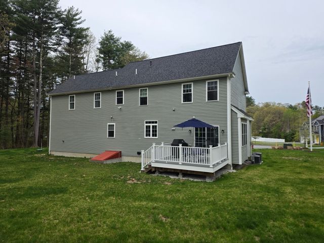 10 Wisteria Ln, Maynard, MA 01754