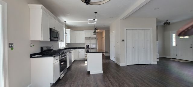 10 Wisteria Ln, Maynard, MA 01754