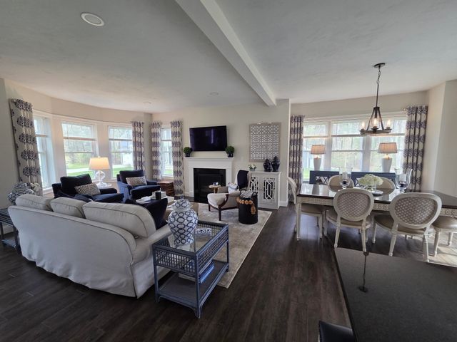 10 Wisteria Ln, Maynard, MA 01754