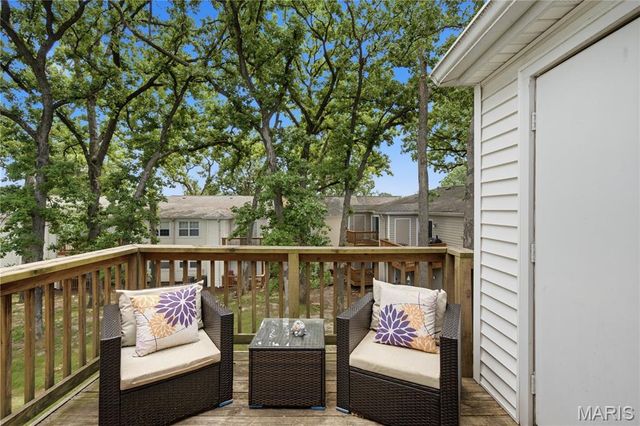 8916 N Swan Circle, St Louis, MO 63144