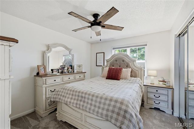 8916 N Swan Circle, St Louis, MO 63144