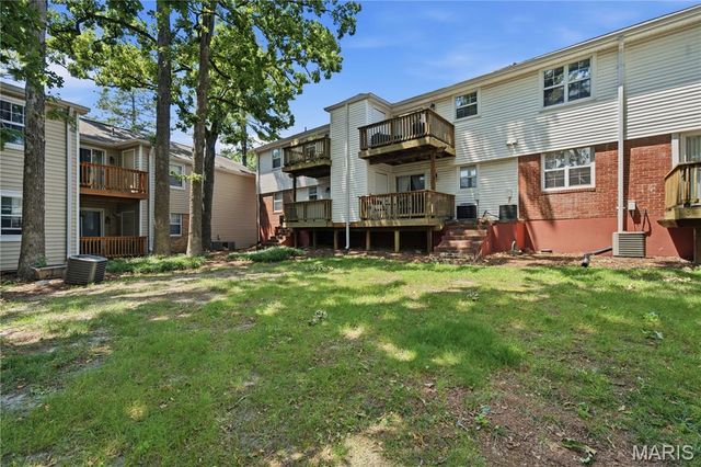 8916 N Swan Circle, St Louis, MO 63144