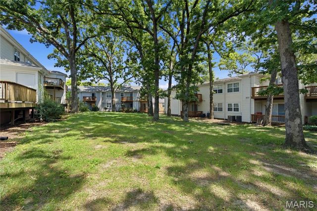 8916 N Swan Circle, St Louis, MO 63144