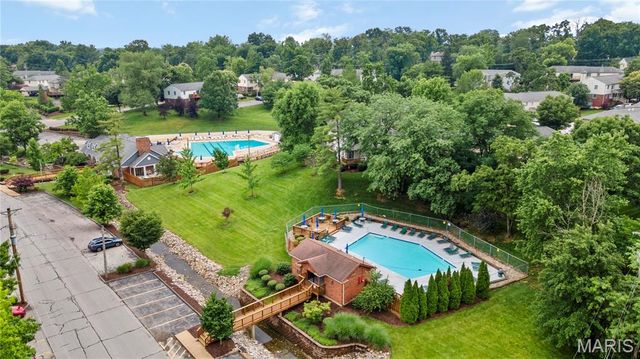8916 N Swan Circle, St Louis, MO 63144