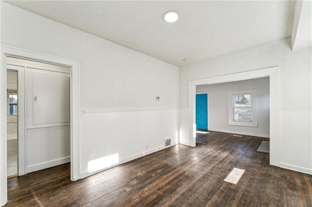 4438 Park Avenue, Kansas City, MO 64130