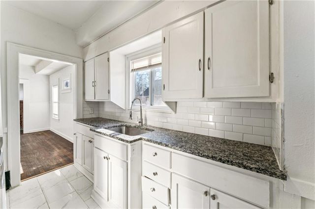 4438 Park Avenue, Kansas City, MO 64130