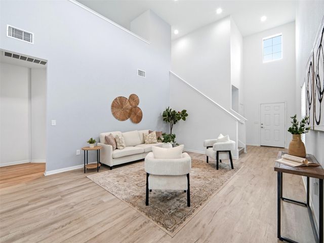 2911 Tilmon LN, Austin, TX 78725