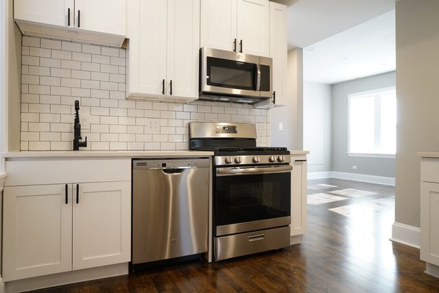 2620 N Springfield Avenue 2R, Chicago, IL 60647