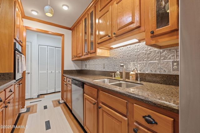 404 Briargate Circle, Lafayette, LA 70503