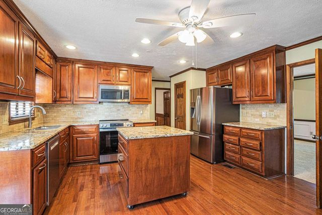 921 Cedar Trace SW, Lilburn, GA 30047