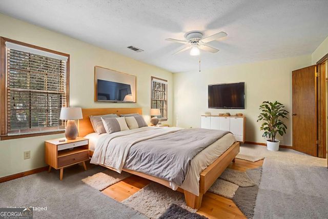 921 Cedar Trace SW, Lilburn, GA 30047