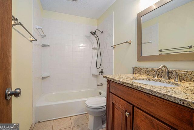 921 Cedar Trace SW, Lilburn, GA 30047