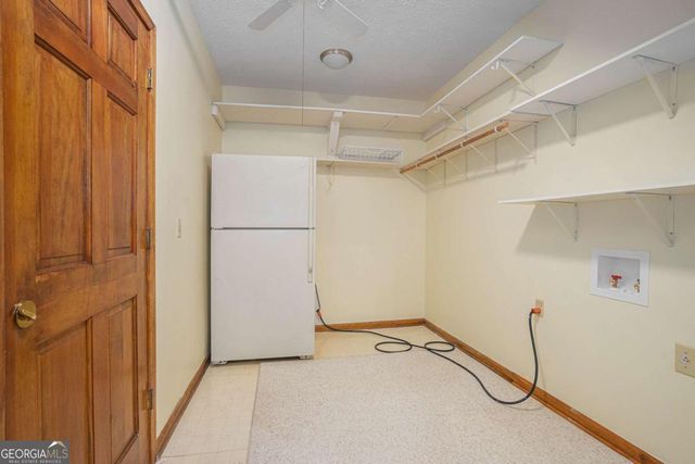 921 Cedar Trace SW, Lilburn, GA 30047