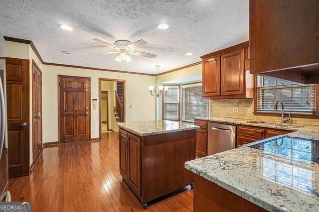 921 Cedar Trace SW, Lilburn, GA 30047