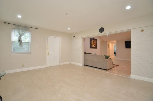 5834 Ludington Drive, Houston, TX 77035