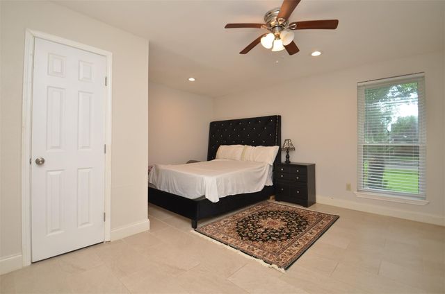 5834 Ludington Drive, Houston, TX 77035