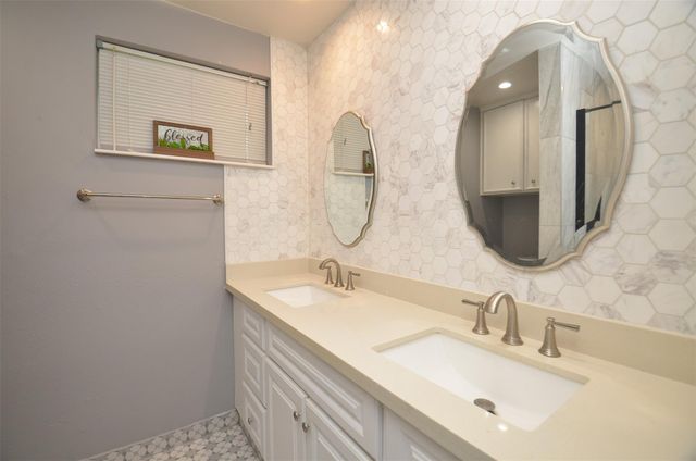 5834 Ludington Drive, Houston, TX 77035